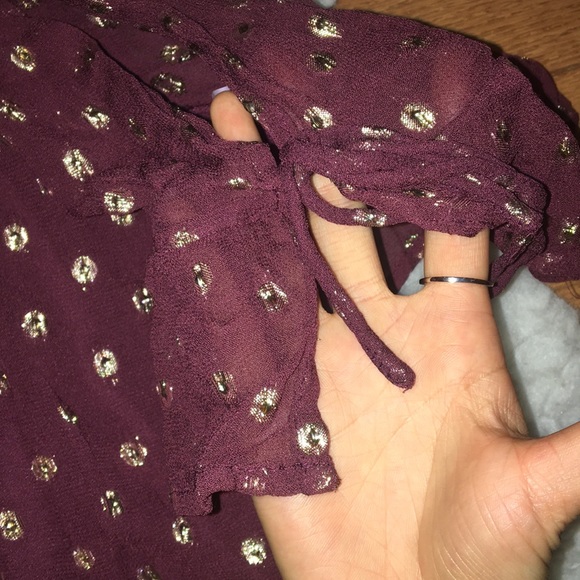 Maroon Dotted Off the Shoulder Flow Top - Picture 3 of 4